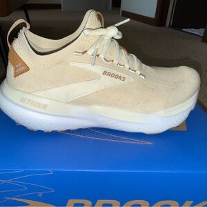 Brooks Cream and Tan Sneakers